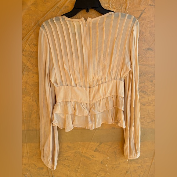 NWOT FARM Rio Pintucked crepe de chine blouse
Size X-Small - Picture 7 of 9